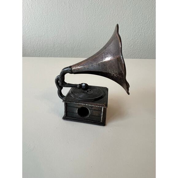 Vintage die-cast Miniature Victrola Gramophone Metal Pencil Sharpener - Picture 3 of 7